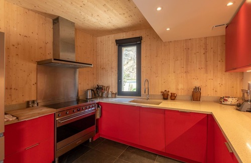 Teyssieres Cottage | Beautiful architect-designed house set in 200 ha of woods and lavender fields