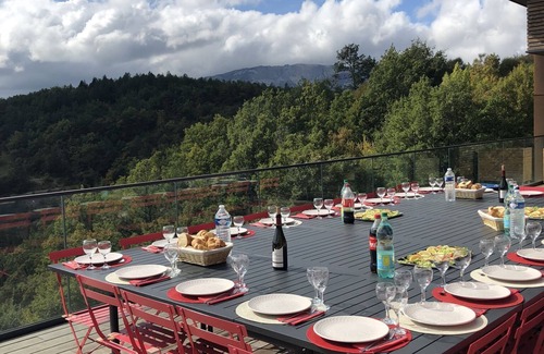Teyssieres Cottage | Beautiful architect-designed house set in 200 ha of woods and lavender fields