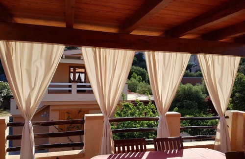 Solanas House | Beautiful beach house sleeps 8