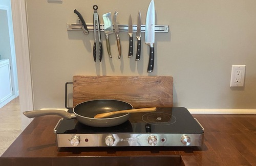 Madison Center Apartment | Beautiful Beachy Guesthouse, Antiques & Charm, 5 Min to Beach & Town