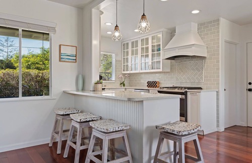 Toro Canyon House | Beautiful Bella Luna, near the beach, Sleeps 6 with Jacuzzi and Firepit!