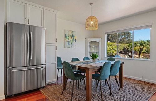 Toro Canyon House | Beautiful Bella Luna, near the beach, Sleeps 6 with Jacuzzi and Firepit!