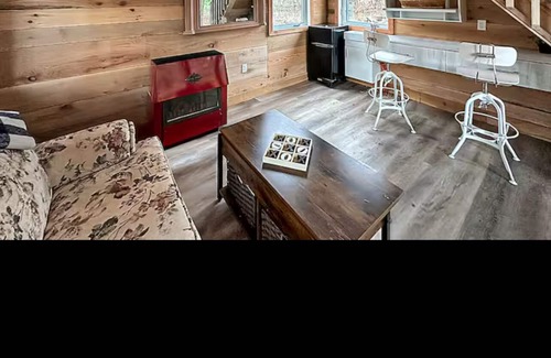 Langton Cabin | Beautiful Birez cabin unique Norwegian, Belgium style Cabin.