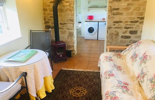 Bruton Cottage | Beautiful & Captivating 1-Bed Cottage near Bruton