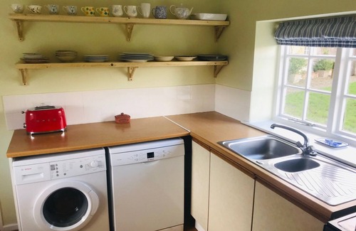 Bruton Cottage | Beautiful & Captivating 1-Bed Cottage near Bruton