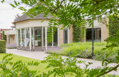 Municipality of Veldhoven Ski Chalet | Beautiful chalet with a terrace, in a holiday park in the Brabant Kempen