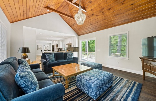 Saunderstown House | Beautiful Colonial Home in Saunderstown, RI