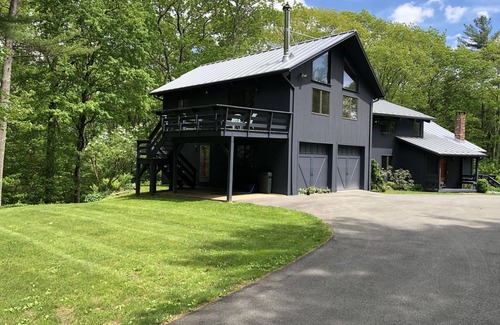 North Egremont House | Beautiful, Contemporary Home on 6 Private Acres; Summer 2022 Rental