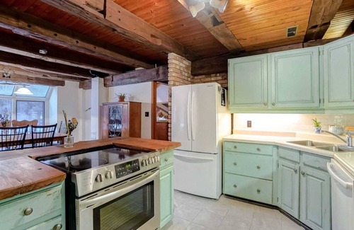 Chatsworth Cottage | Beautiful Cottage - Sleeps 14+ Trails Sauna Fire pit No Neighbours