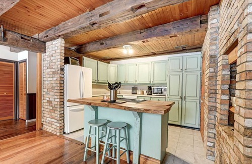 Chatsworth Cottage | Beautiful Cottage - Sleeps 14+ Trails Sauna Fire pit No Neighbours