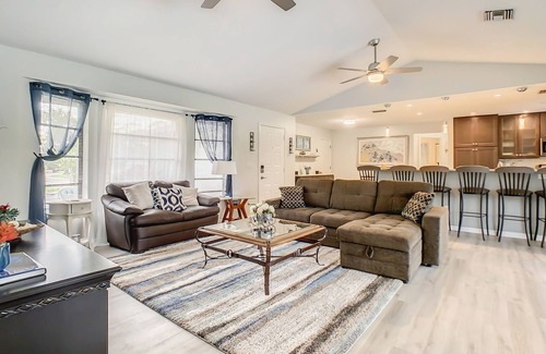 Kings Lake House | Beautiful Cozy 3-bedroom House