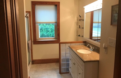 Columbia House | Beautiful, cozy cottage, a two minute walk to the Scuppernong River boardwalk