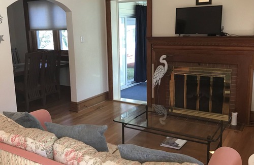 Columbia House | Beautiful, cozy cottage, a two minute walk to the Scuppernong River boardwalk