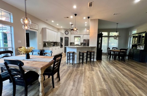 Klondike House | Beautiful Custom 4 bed with pool home with 3 acres. Private spacious backyard.