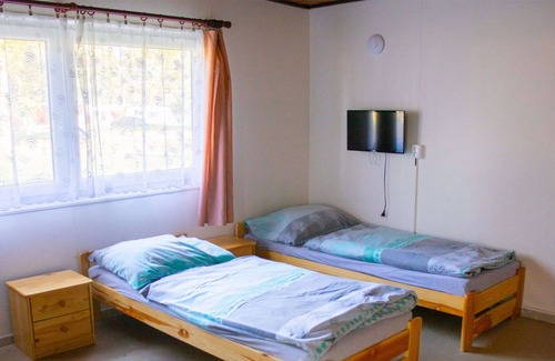 Hradec Kralove House | Beautiful apartment in villa for 12 people with WIFI, TV, patio, pets allowed and parking