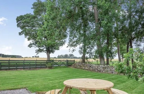 Tain Cottage | Beautiful detached rural farm cottage in peaceful Easter Ross peninsula.