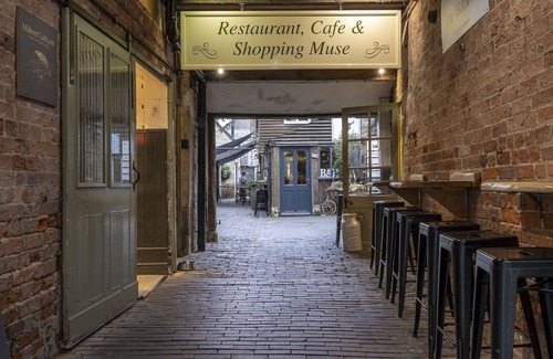 Cirencester Cottage | Beautiful dog friendly holiday apartment - Bakers Flat