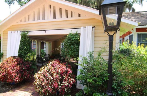 Duckpond Apartment | Beautiful Downtown 2 BR Home w/Yard