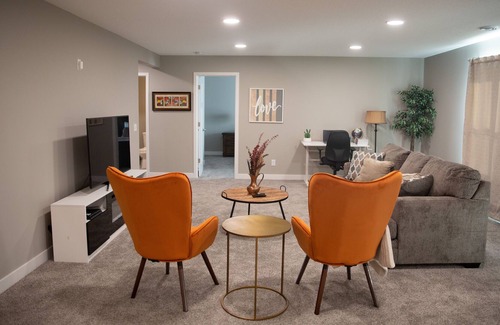 Shakopee Apartment | BEAUTIFUL EXECUTIVE SUITE IN A RESIDENTIAL HOME