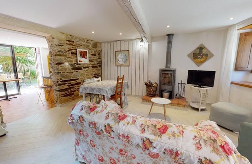 Les Martys Cottage | Beautiful Gîte 3 épis, in exposed stone with shaded terrace