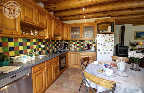 Belleroche Cottage | Beautiful Haut Beaujolais stone gîte