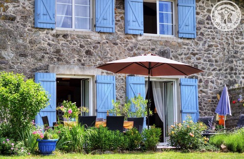 Belleroche Cottage | Beautiful Haut Beaujolais stone gîte