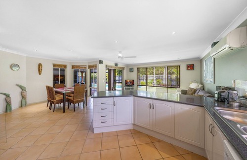 Parkwood House | Beautiful Holiday Home In Parkwood For The Family Only 10 Minutes To Theme Parks