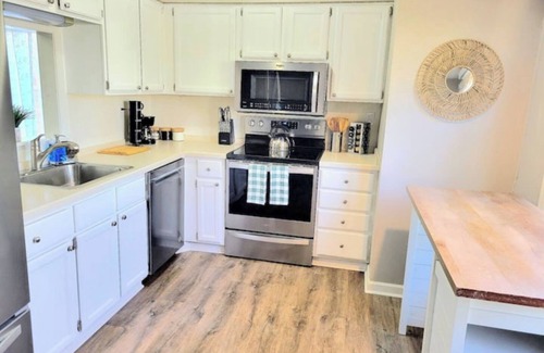 Greenbrier East House | Beautiful home in Chesapeake