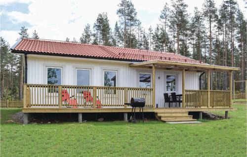 Hultsfred Municipality House | Beautiful Home In Målilla With Kitchen