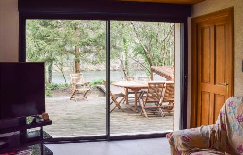 Pradines House | Beautiful Home In Pradines With Kitchen