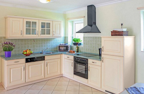 Verchen House | Beautiful home in Verchen with WiFi