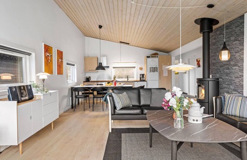 Vestervig House | Beautiful home in Vestervig with WiFi