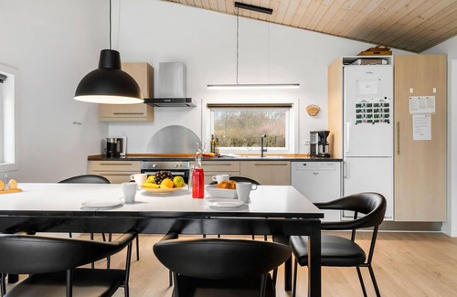 Vestervig House | Beautiful home in Vestervig with WiFi