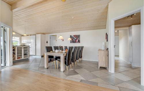 Vinderup House | Beautiful Home In Vinderup With Sauna