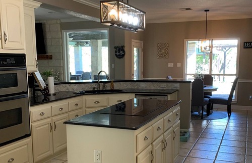 Morgans Point Resort House | Beautiful home on Lake Belton with Private Pool and Pavilion