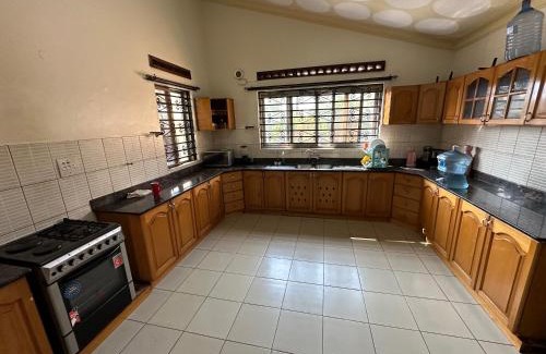 Kampala Villa | Beautiful home opposite Speke Resort Munyonyo near Lake Victoria