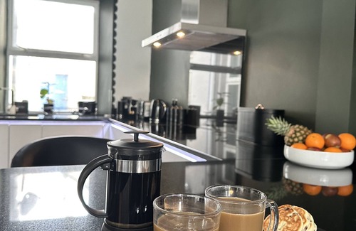 Garn Fadryn House | Beautiful House in picturesque Morfa Nefyn. Sleeps 12 and 2 mins from the beach