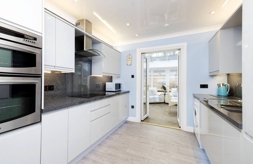 Pitlochry Apartment | Beautiful House with Garden in Pitlochry