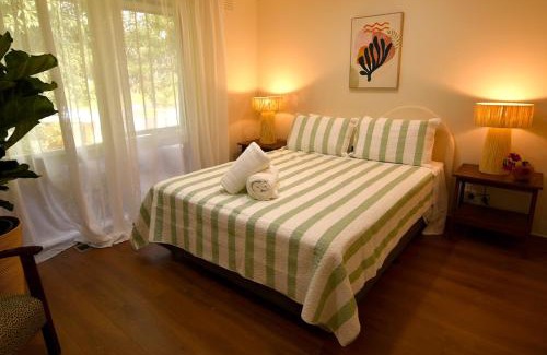 Ringwood East House | Beautiful lakeside unit in Ringwood East