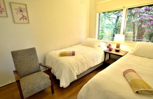 Ringwood East House | Beautiful lakeside unit in Ringwood East