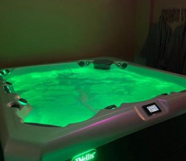 Mirecourt Apartment | BEAUTIFUL LIFE BED and SPA