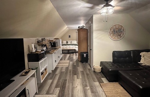 Mary Alice Apartment | Beautiful Loft in the Woods