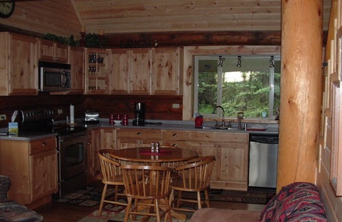 Sterling Cabin | Beautiful Log Cabin Retreat. Access Kenai River/Bings Landing State Park