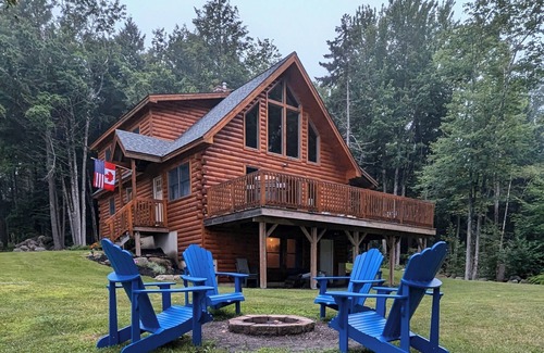 Ellsworth House | Beautiful Log Home - Thanksgiving Week Available - Near Acadia National Park