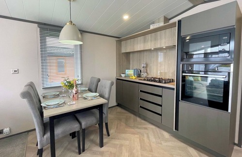 Lockerbie House | Beautiful Luxury Lakeside Lodge Hot Tub Views Pass the Keys