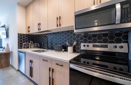 Vista Apartment | Beautiful Modern 2-Bed in DT Vista!