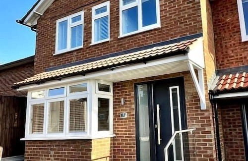 Hitchin House | Beautiful modern family home, parking and garden