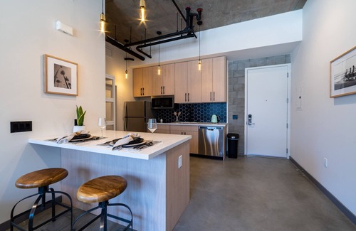 Vista Apartment | Beautiful Modern Studio in DT Vista!