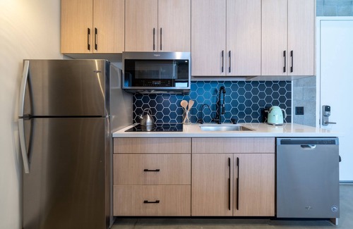 Vista Apartment | Beautiful Modern Studio in DT Vista!