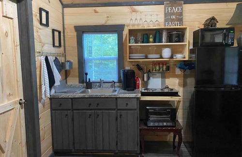 Primrose Apartment | Beautiful Morning, the lovely tiny cabin for two!